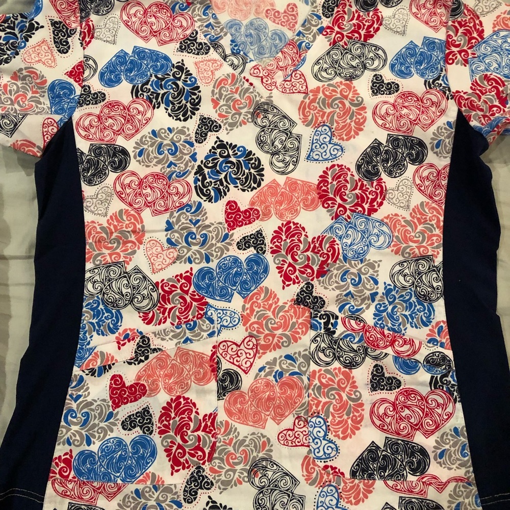 Medical scrubs top